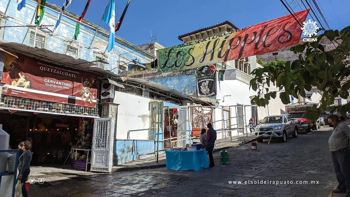 Suspenden-dos-espacios-de-tatuaje (2)